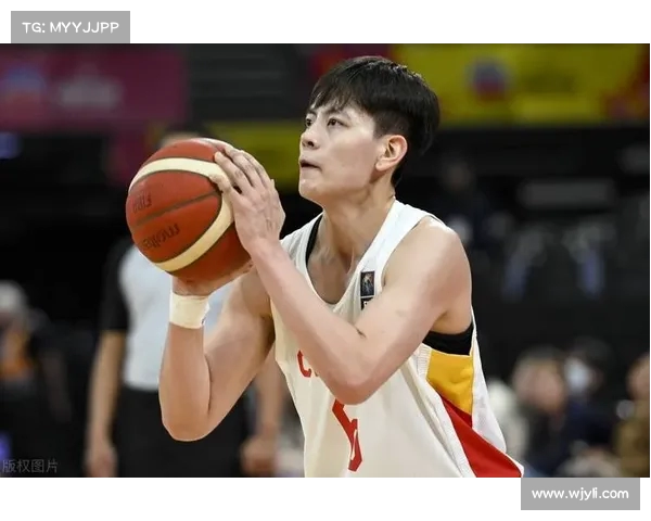 杨舒予空砍板，三分球表现不俗，独木难支难救场(杨舒予比赛视频回顾)