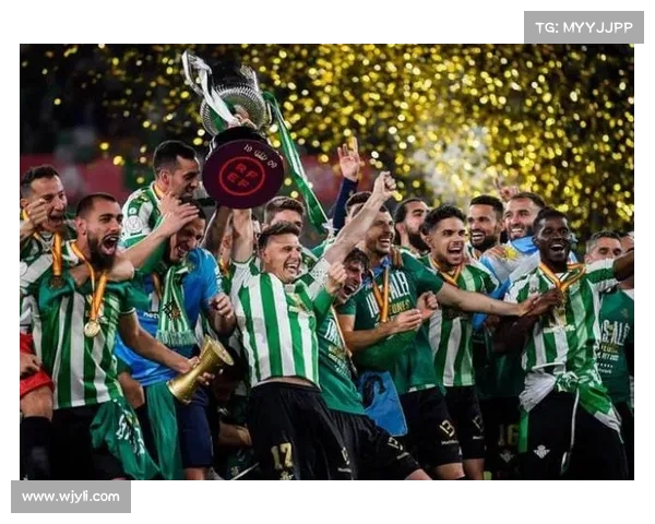 贝蒂斯老将华金与塞巴略斯餐厅聚首，合影球衣再现辉煌岁月(皇家贝蒂斯华金多少岁)